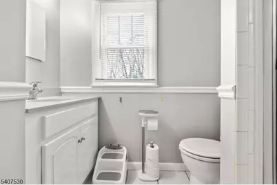 128 E Roselle Avenue, Roselle Park, NJ 07204 - Photo 20