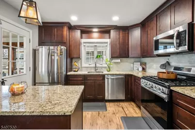 128 E Roselle Avenue, Roselle Park, NJ 07204 - Photo 4