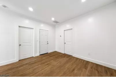 275 Claremont Ave, Jersey City, NJ 07305 - Photo 22