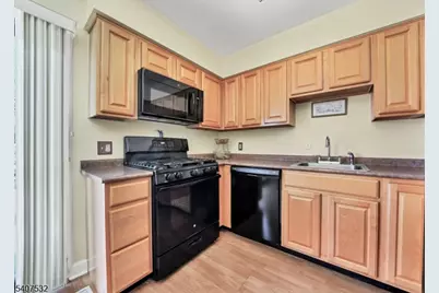 269 Spruce Ct, Raritan Township, NJ 08822 - Photo 6