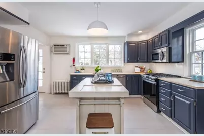 25 Melrose Pl, Montclair, NJ 07042 - Photo 16