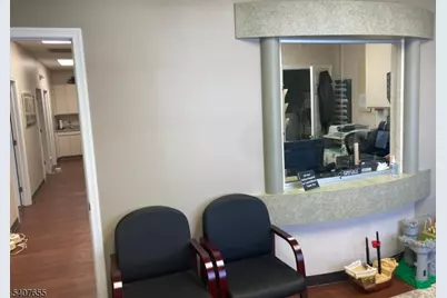 35 Clyde Rd, Franklin Township, NJ 08873 - Photo 4