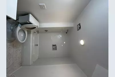 696 Dr Martin Luther King J, Newark, NJ 07102 - Photo 8