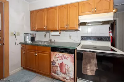 229 East Ln, Clark Township, NJ 07066 - Photo 12