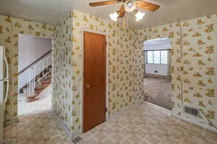 136 Wildflower Ln, Hillsborough Township, NJ 08844 - Photo 4