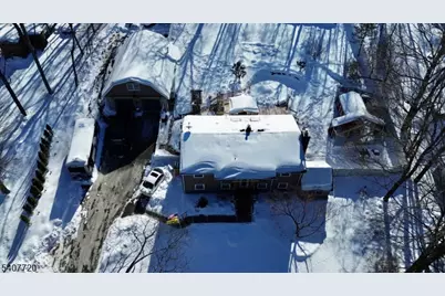 27 Grandview Ave, Jefferson Township, NJ 07460 - Photo 2