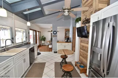 27 Grandview Ave, Jefferson Township, NJ 07460 - Photo 4