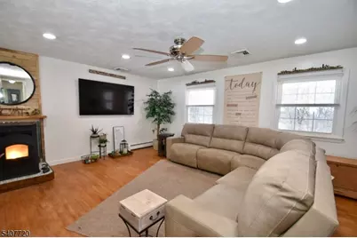 27 Grandview Ave, Jefferson Township, NJ 07460 - Photo 12