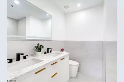 42 Krueger Ct, Newark, NJ 07103 - Photo 20