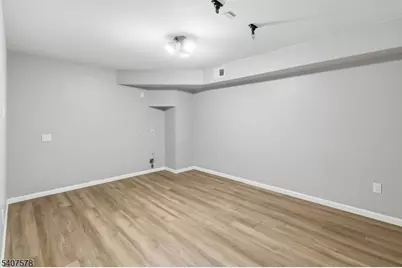 19 Dacotah Ave, Parsippany, NJ 07034 - Photo 12