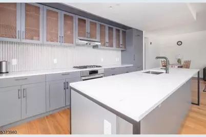 2 Shore Ln, Jersey City, NJ 07310 - Photo 20