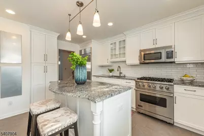 33 Tuers Pl, Montclair, NJ 07043 - Photo 12