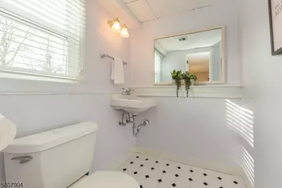 33 Tuers Pl, Montclair, NJ 07043 - Photo 16