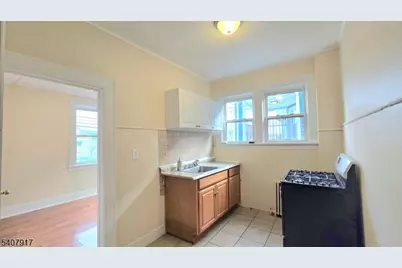 232 Lakeview Ave, Clifton, NJ 07011 - Photo 2