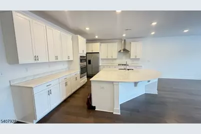 8 Eastwood Ter, East Hanover Township, NJ 07928 - Photo 10