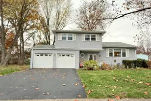 295 English Ct, Bridgewater Twp., NJ 08807 - Photo 2