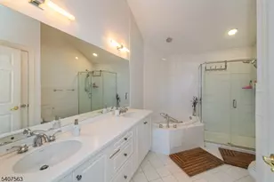 115 Kensington Ln, Livingston Twp., NJ 07039 - Photo 4