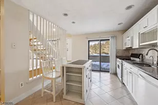 18 Woodhill St, Franklin Township, NJ 08873 - Photo 12