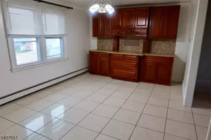 33 Fournier Crescent, Elmwood Park, NJ 07407 - Photo 4