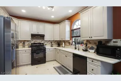 35 Reinhart Way, Bridgewater Twp., NJ 08807 - Photo 8