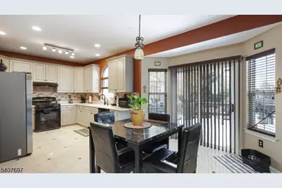 35 Reinhart Way, Bridgewater Twp., NJ 08807 - Photo 10