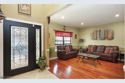 35 Reinhart Way, Bridgewater Twp., NJ 08807 - Photo 4