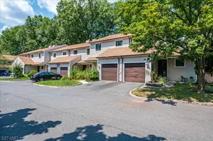 6 Tulip Ct, Edison, NJ 08820 - Photo 2