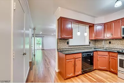 6 Tulip Ct, Edison, NJ 08820 - Photo 10