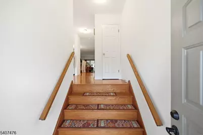 5 Mountain Ridge Rd, Bloomingdale, NJ 07403 - Photo 4