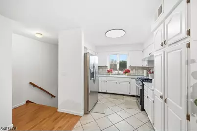 5 Mountain Ridge Rd, Bloomingdale, NJ 07403 - Photo 8