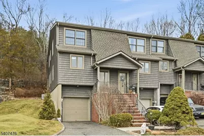 5 Mountain Ridge Rd, Bloomingdale, NJ 07403 - Photo 1