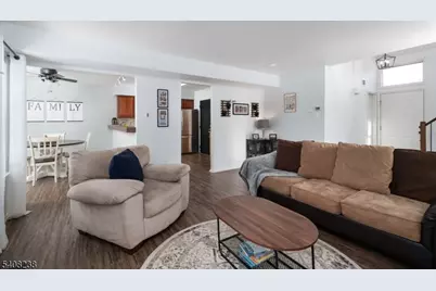 71 Avebury Pl, Franklin Township, NJ 08873 - Photo 6