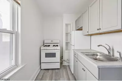 66 N Washington Ave #1, Bergenfield, NJ 07621 - Photo 6