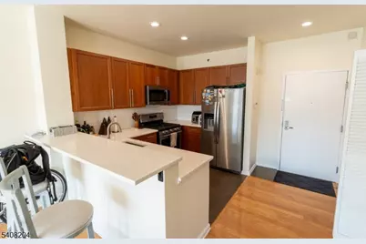 30 Freedomway #406, Jersey City, NJ 07305 - Photo 6