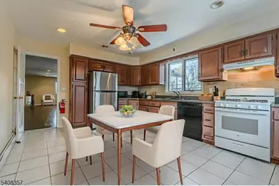 1 Veterans Pl, Elmwood Park, NJ 07407 - Photo 8