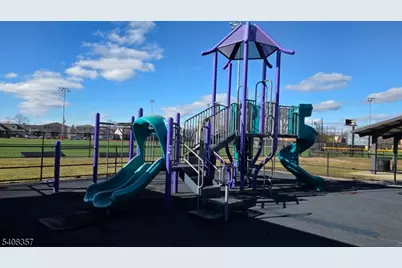 1 Veterans Pl, Elmwood Park, NJ 07407 - Photo 26