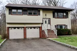 5 Downstream Dr, Mount Olive, NJ 07836 - Photo 2