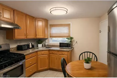 18A Garfield Park #18a, Edison Twp., NJ 08837 - Photo 4