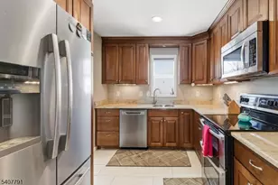 3 Armstrong Dr, Jefferson Township, NJ 07438 - Photo 2