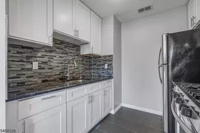 264 Matthews Dr, Newark, NJ 07103 - Photo 8