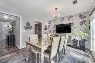 130 Magee Ct, East Brunswick Township, NJ 08816 - Photo 4