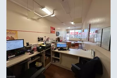 185 N Washington Ave, Bergenfield, NJ 07621 - Photo 6