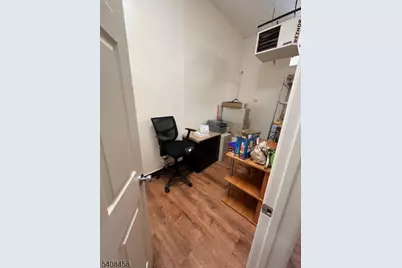 185 N Washington Ave, Bergenfield, NJ 07621 - Photo 10