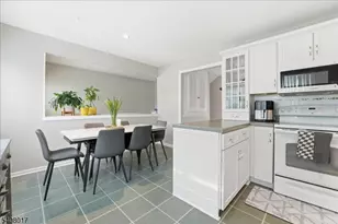 159 Henderson Pl, East Windsor Township, NJ 08520 - Photo 10