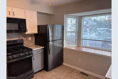 1004 Wetherburn Ct, Raritan Township, NJ 08822 - Photo 4