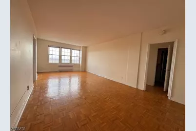 5 Roosevelt Pl #4A, Montclair Twp., NJ 07042 - Photo 2