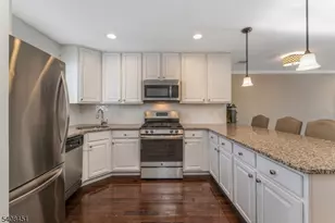 908 Reed Ct, Raritan Township, NJ 08822 - Photo 2