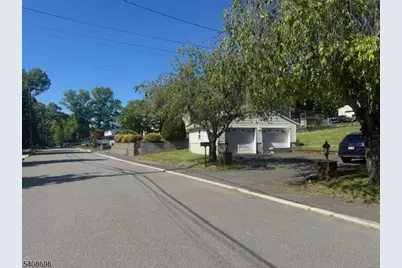 57 Dietrich Ln, North Haledon, NJ 07508 - Photo 2