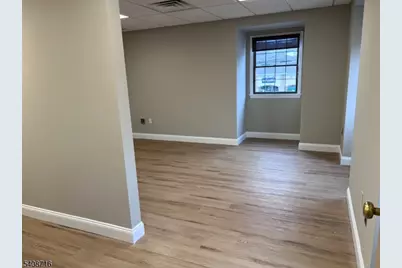 555 Goffle Rd, Ridgewood, NJ 07450 - Photo 2