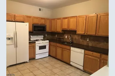 301 Pinelli Dr, Piscataway Township, NJ 08854 - Photo 4